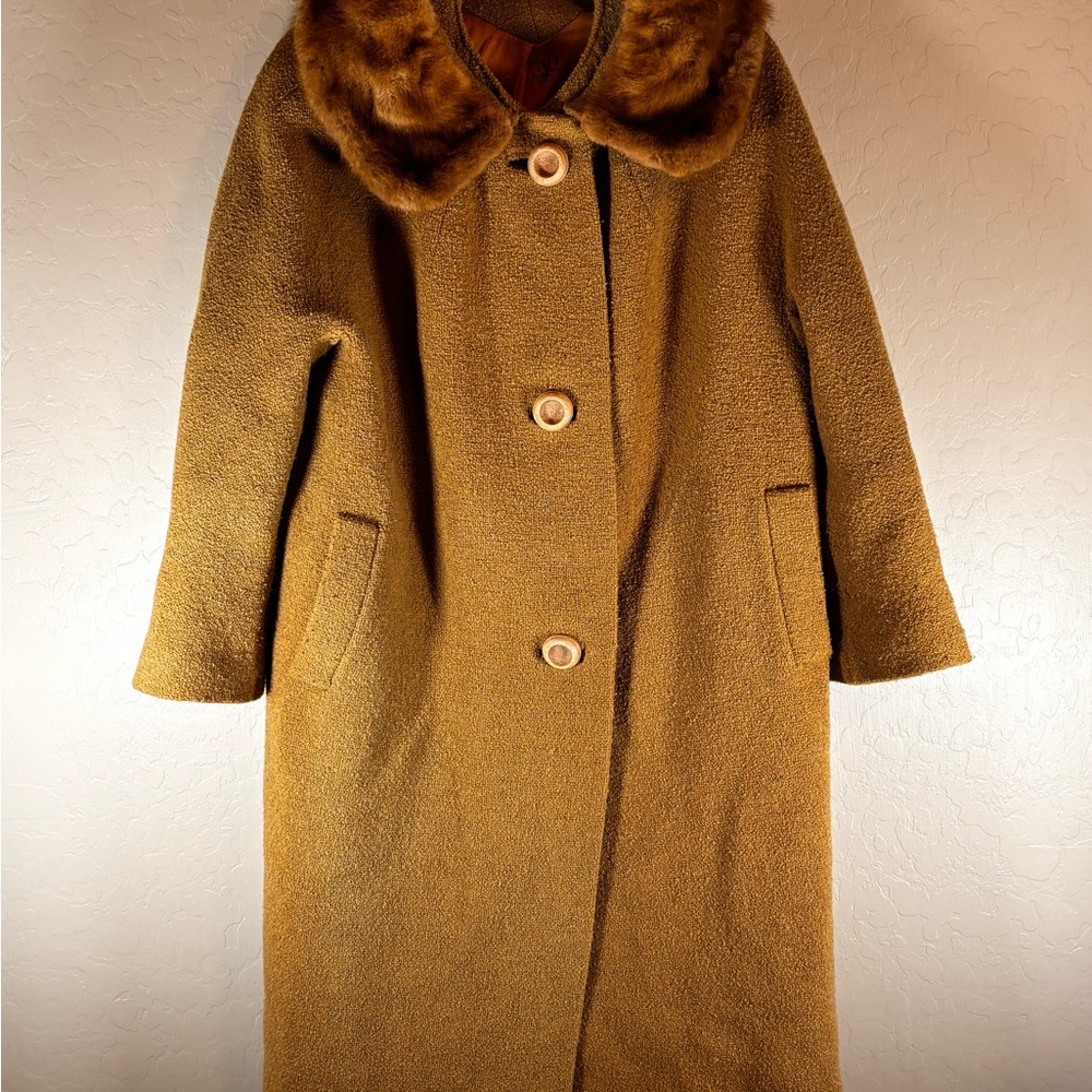 Women’s Vintage Coat Size Large UNION MADE 1960’s Fur Collar Granny Tanish/cream